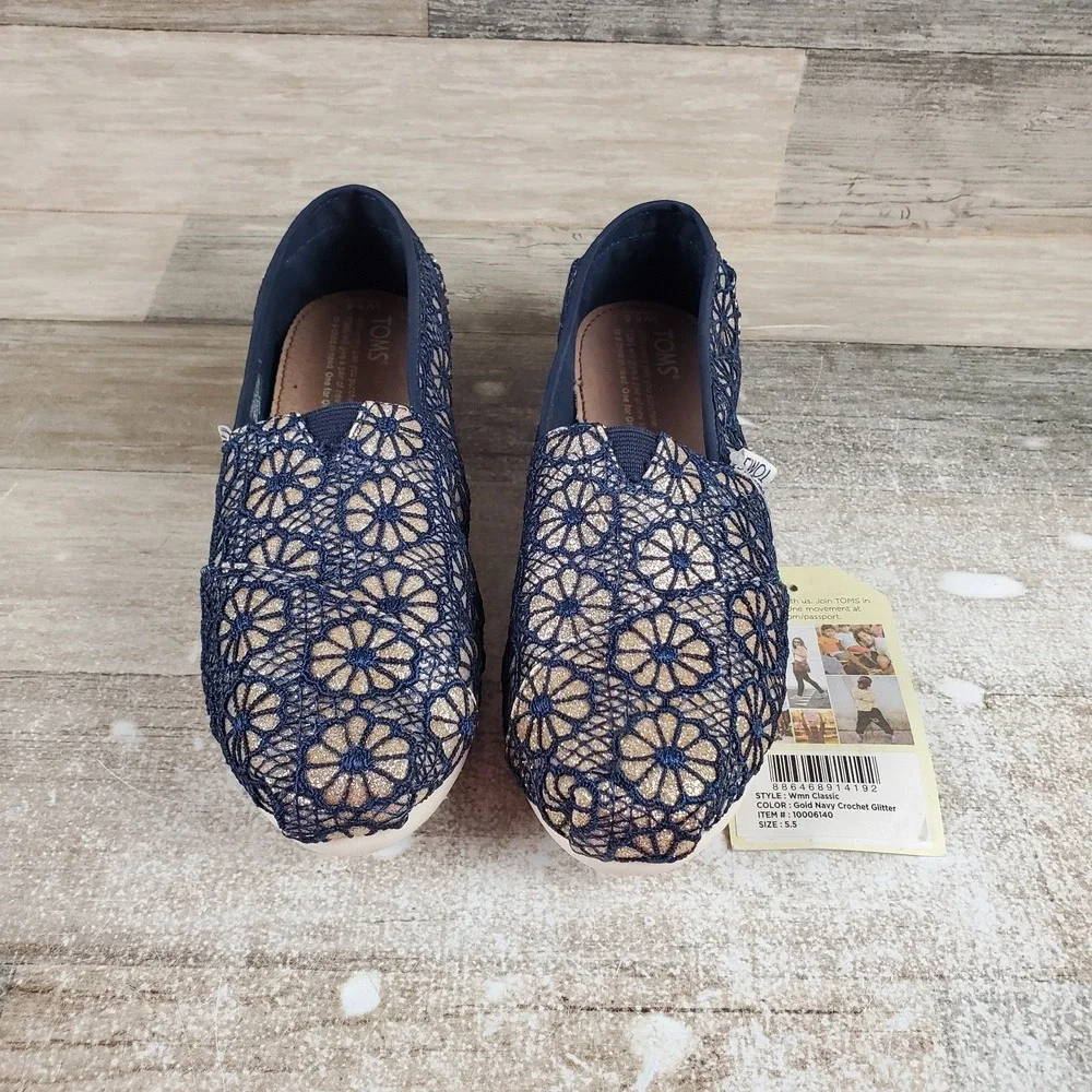 Toms Classics Slip On Flats Sz 5.5‎ Casual Shoes Gold Navy Crochet Glitter